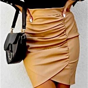 Chic Me PU Leather Ruched Mini Pencil Skirt, Tan, L, NEW